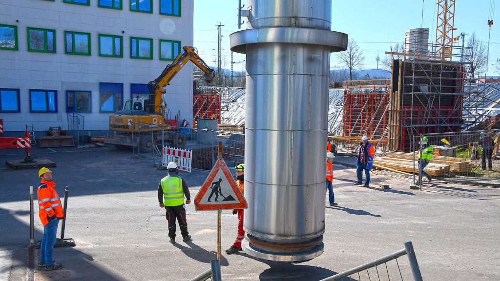 Erst aus der N&auml;he werden die Dimensionen sichtbar. Der Rohrinnendurchmesser betrug knapp 1,4 Meter!