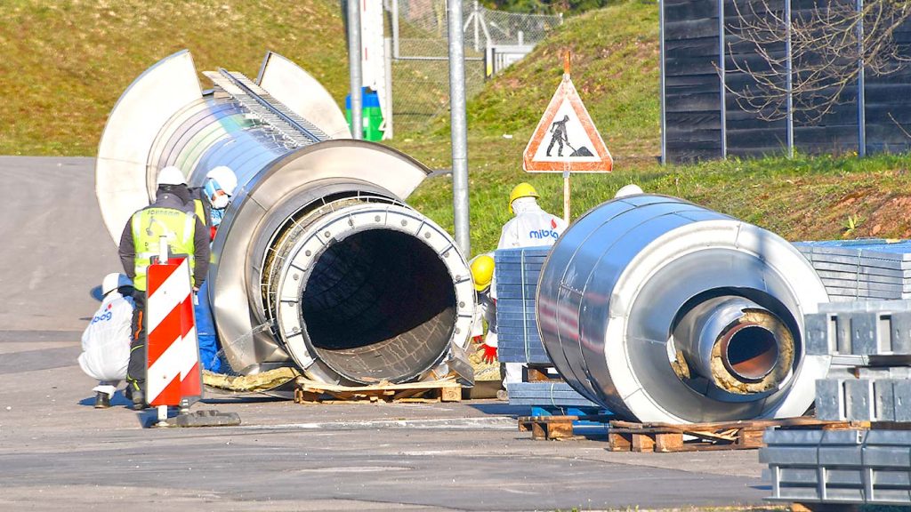 Durch die Kombination von optimaler Verbrennung und modernsten Filteranlagen sind auf der Innenseite nur geringf&uuml;gige Ablagerungen im Rohrschacht zu finden.